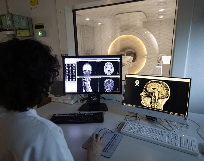 Risonanza magnetica RMN nei Centri Medici Ergéa, con apparecchi ad alto campo e RM aperta per lo studio di cervello, colonna e articolazioni.