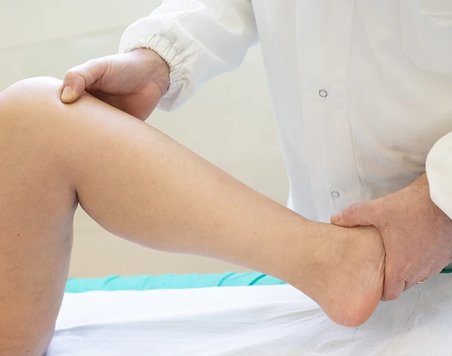 Visita ortopedica per la diagnosi e cura di traumi e patologie muscolo-scheletriche nei Centri Medici Ergéa