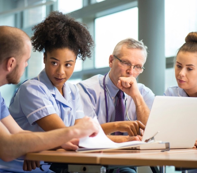 Personale medico multidisciplinare dei centri Ergéa impegnato nella diagnosi e nella cura