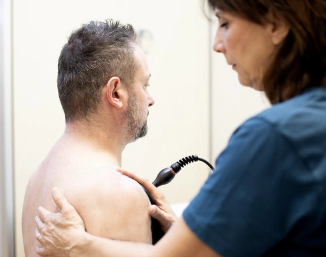 Terapie strumentali e fisioterapia con tecar, laser e onde d’urto nei Centri Medici Ergéa